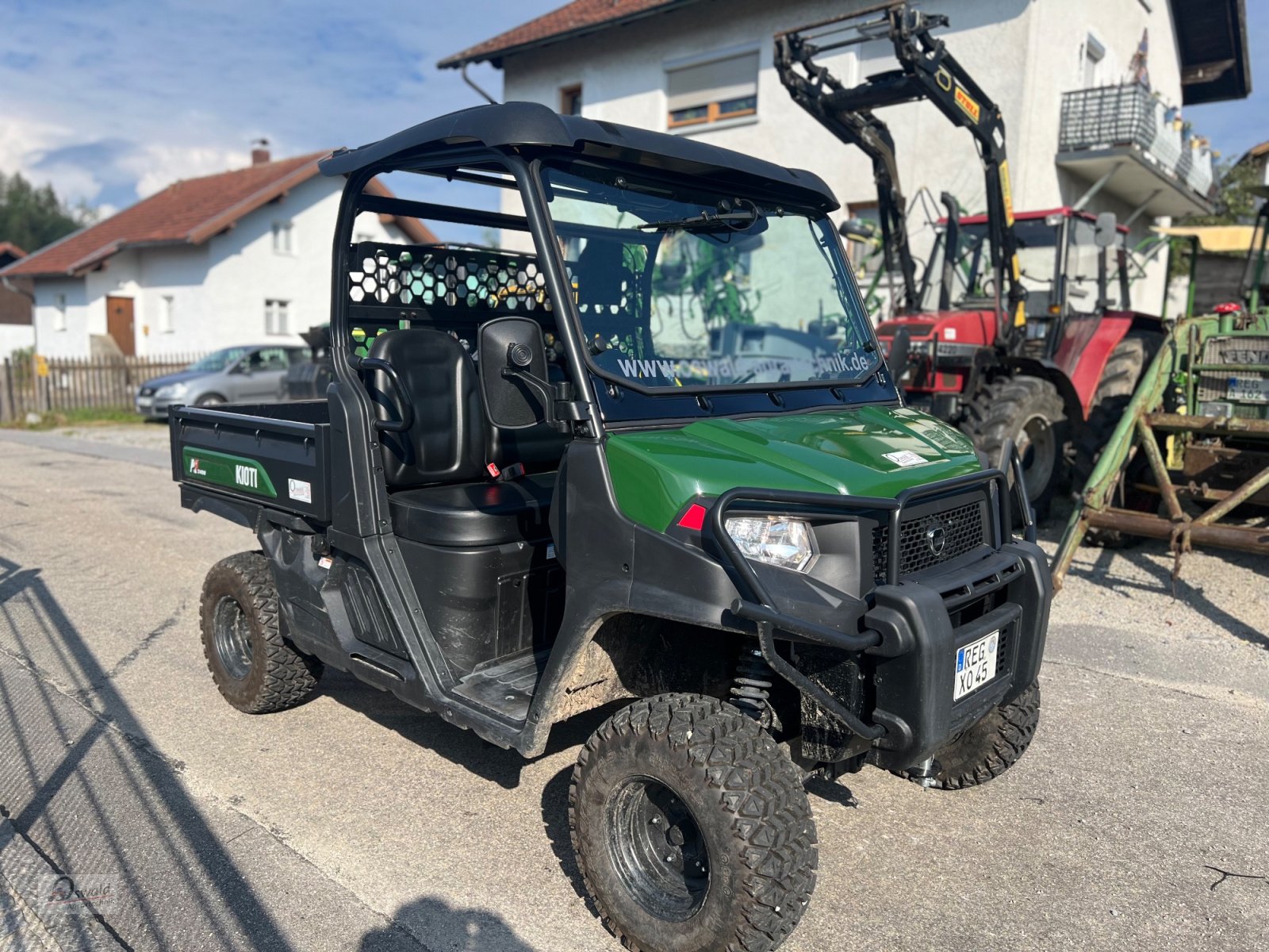 Traktor des Typs Kioti K9 Vorführmaschine, Gebrauchtmaschine in Regen (Bild 2)