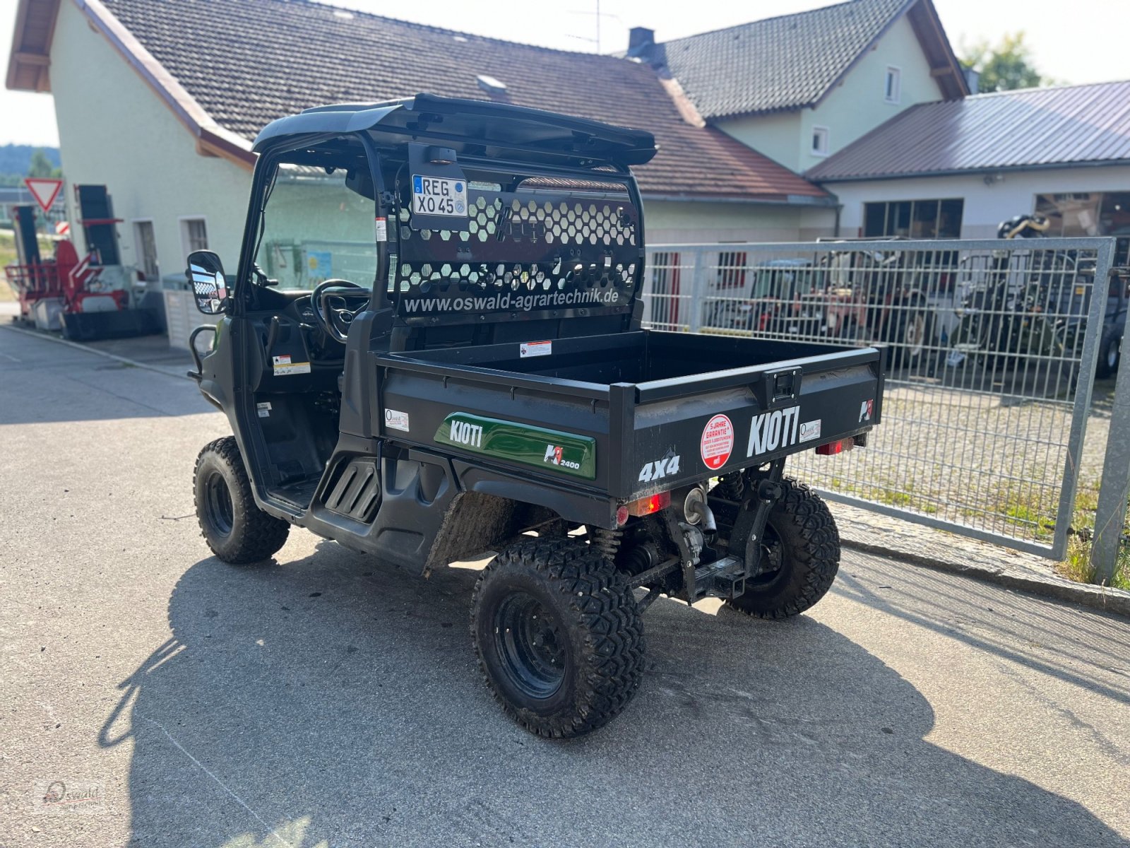 Traktor des Typs Kioti K9 Vorführmaschine, Gebrauchtmaschine in Regen (Bild 4)