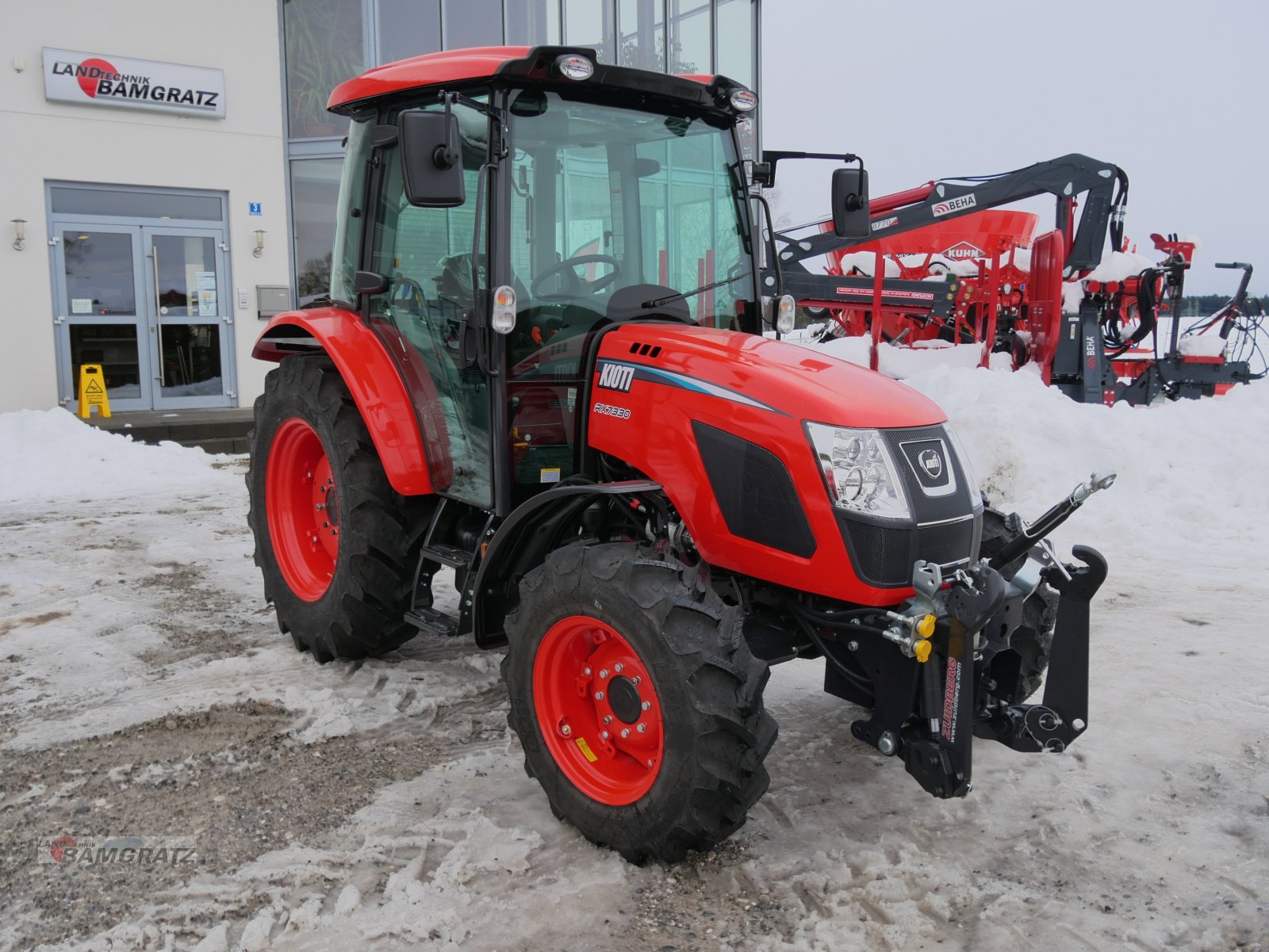 Traktor of the type Kioti RX 7330, Neumaschine in Eberfing (Picture 1)