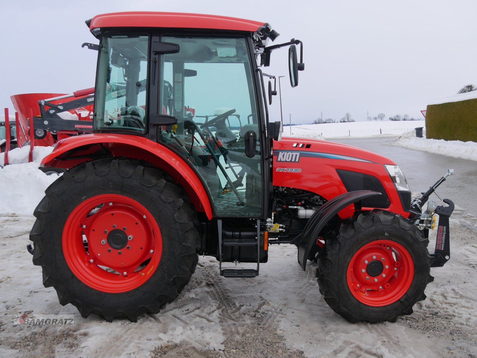 Traktor of the type Kioti RX 7330, Neumaschine in Eberfing (Picture 8)