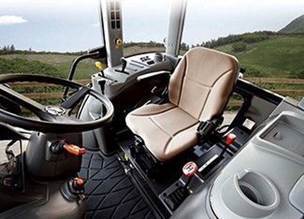 Traktor des Typs Kioti RX7330 demo, Gebrauchtmaschine in Mijdrecht (Bild 7)