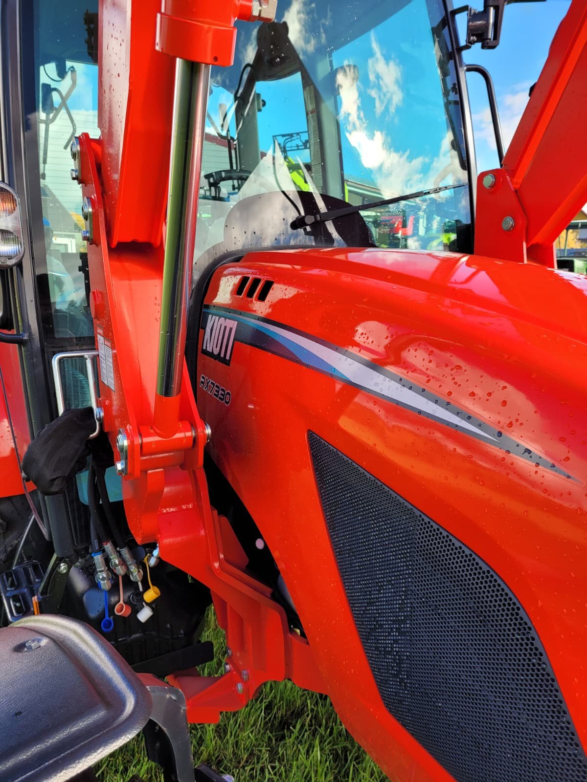 Traktor of the type Kioti RX7330 PC, Neumaschine in Moosbach (Picture 7)