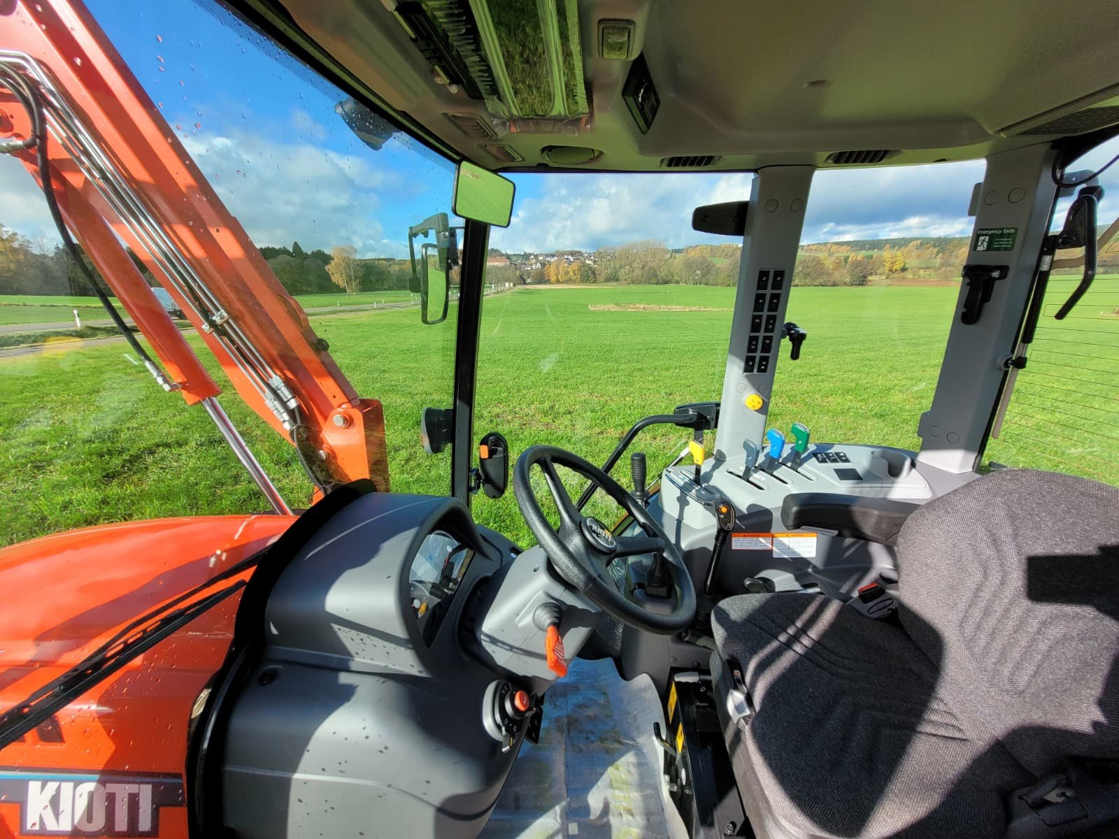 Traktor of the type Kioti RX7330 PC, Neumaschine in Moosbach (Picture 17)