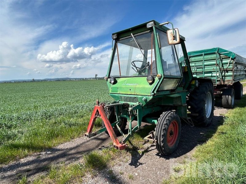 Traktor типа Klöckner Intrac 2002, Gebrauchtmaschine в Düsseldorf