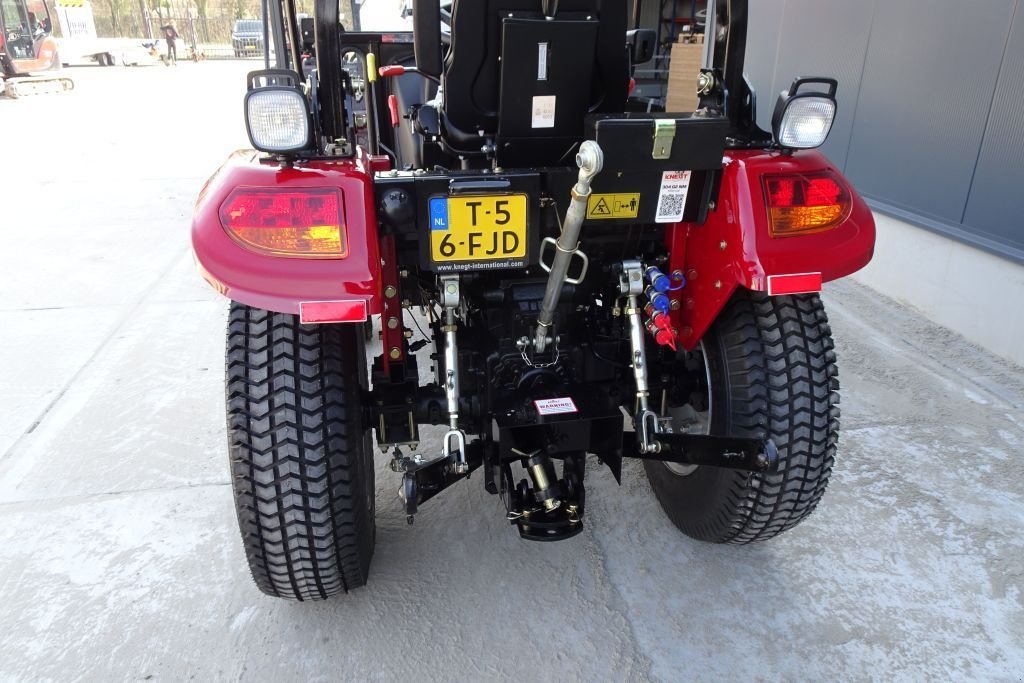 Traktor des Typs Knegt 304 G2 met halfcabine ., Neumaschine in Losdorp (Bild 4)