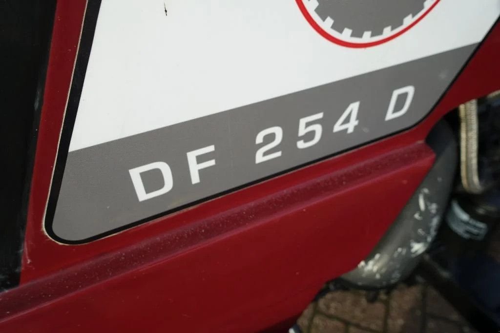 Traktor des Typs Knegt DF254D 4wd / 0499 Draaiuren / Voorlader, Gebrauchtmaschine in Swifterband (Bild 9)