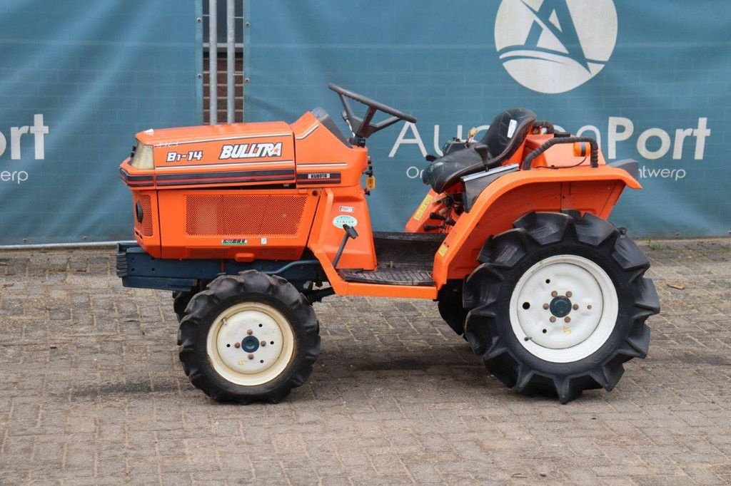 Traktor типа Kubota B1-14 Bulltra, Gebrauchtmaschine в Antwerpen (Фотография 1)