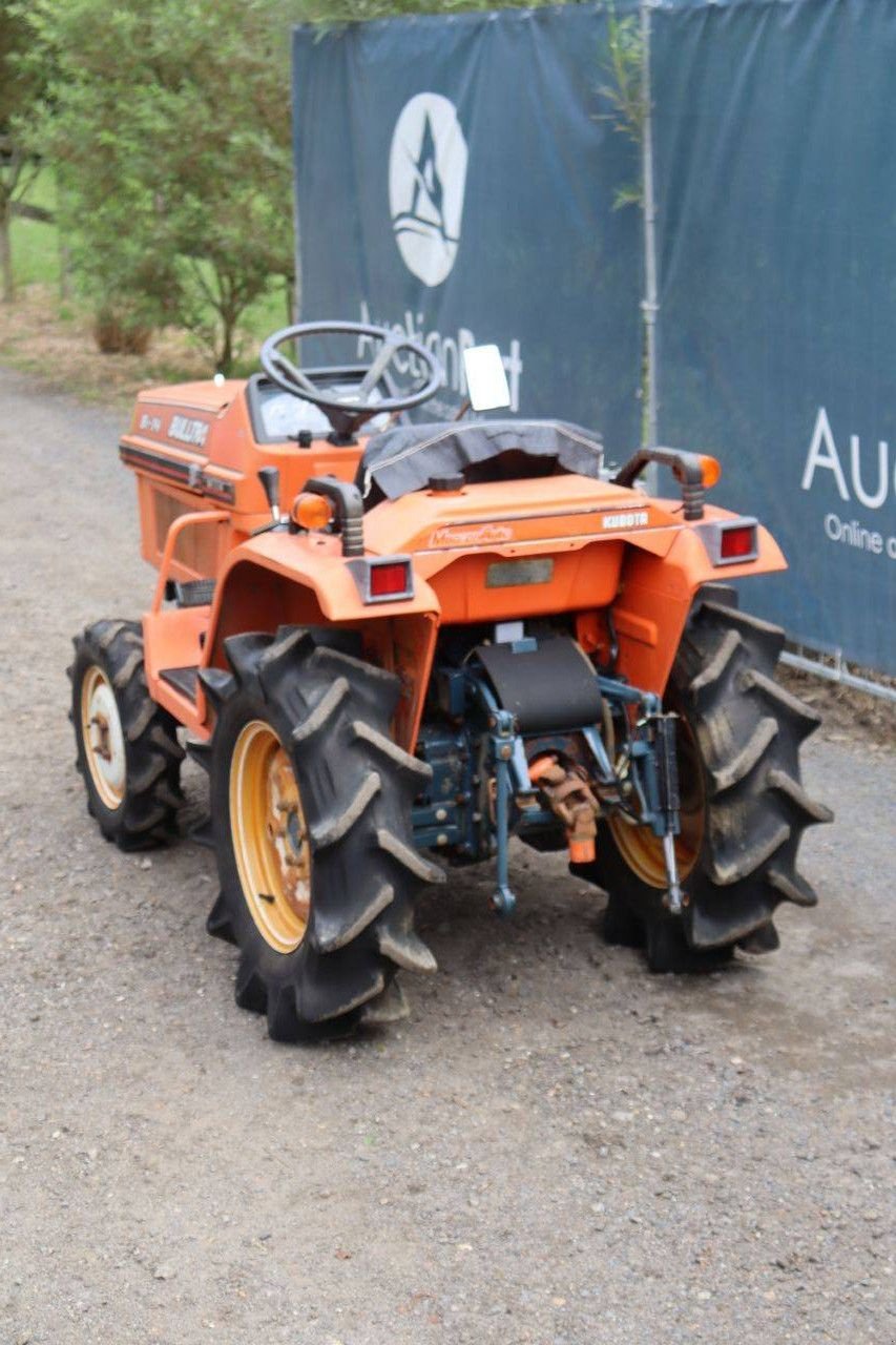 Traktor типа Kubota B1-14 Bulltra, Gebrauchtmaschine в Antwerpen (Фотография 4)