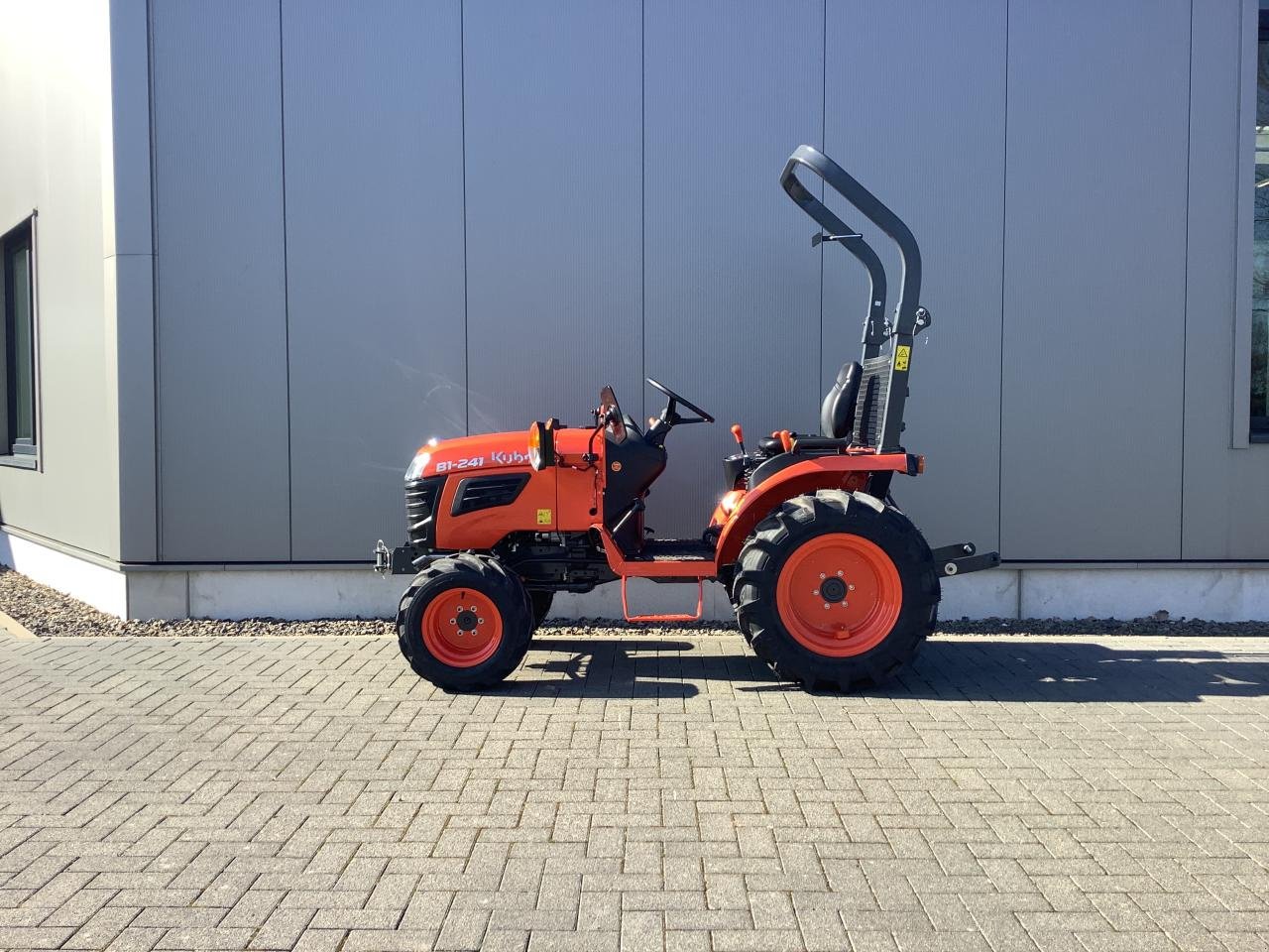 Traktor van het type Kubota B1-241, Neumaschine in Greven (Foto 3)