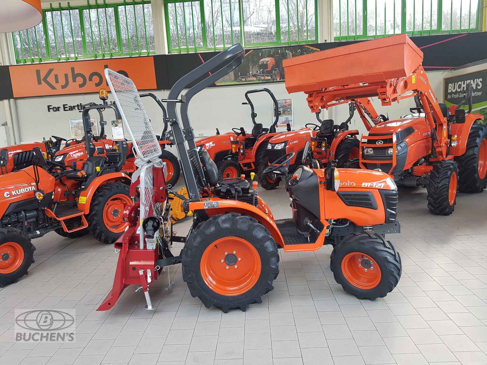Traktor des Typs Kubota B1121 Allrad, Neumaschine in Olpe (Bild 2)