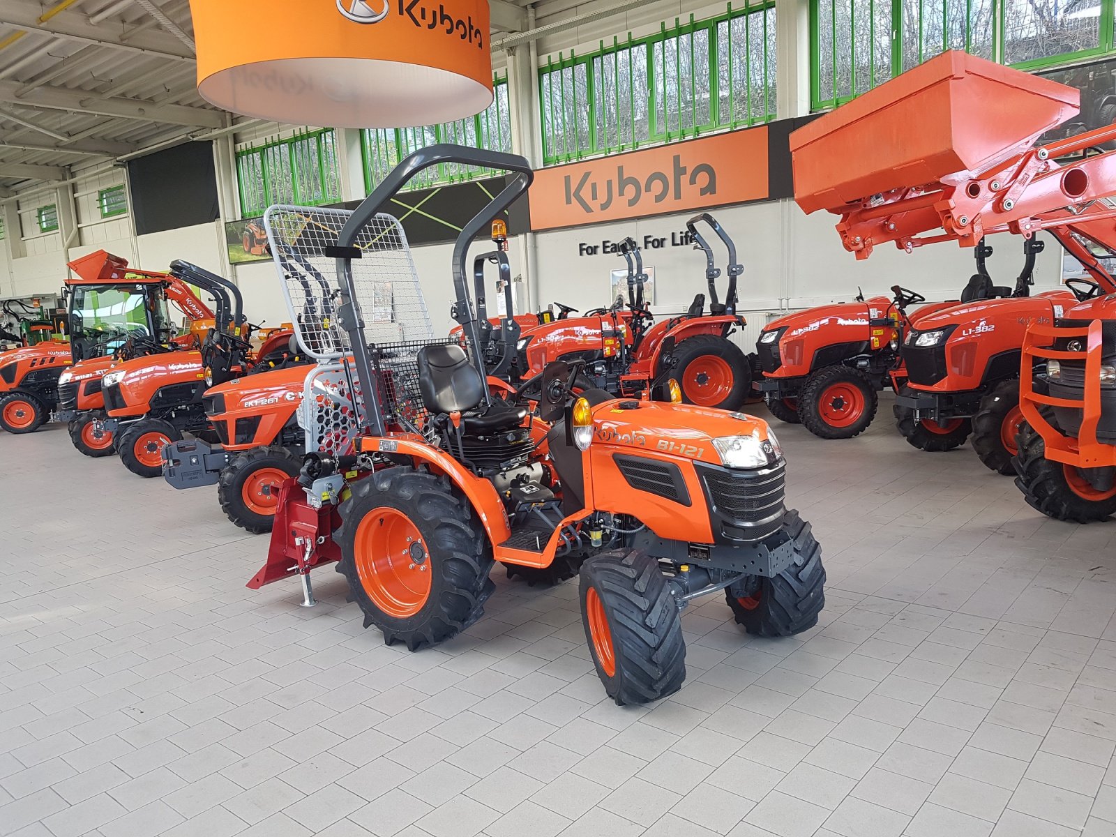Traktor des Typs Kubota B1121 Allrad, Neumaschine in Olpe (Bild 7)