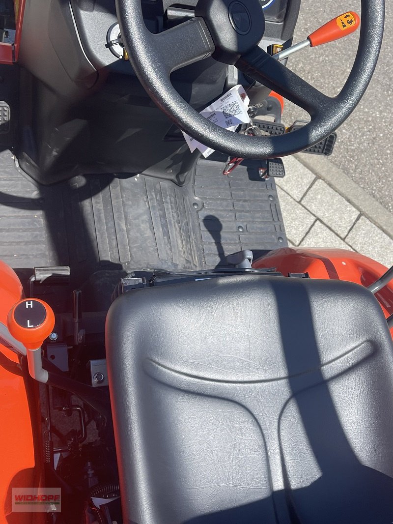 Traktor of the type Kubota B1121, Neumaschine in Aschheim (Picture 6)