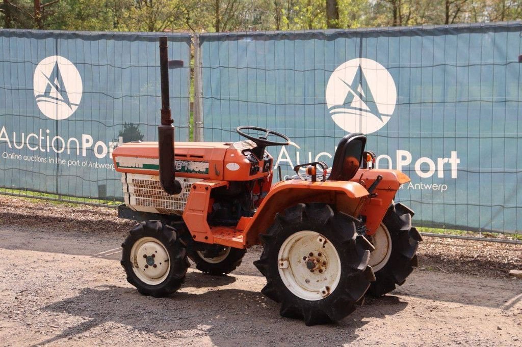 Traktor типа Kubota B1402DT, Gebrauchtmaschine в Antwerpen (Фотография 3)