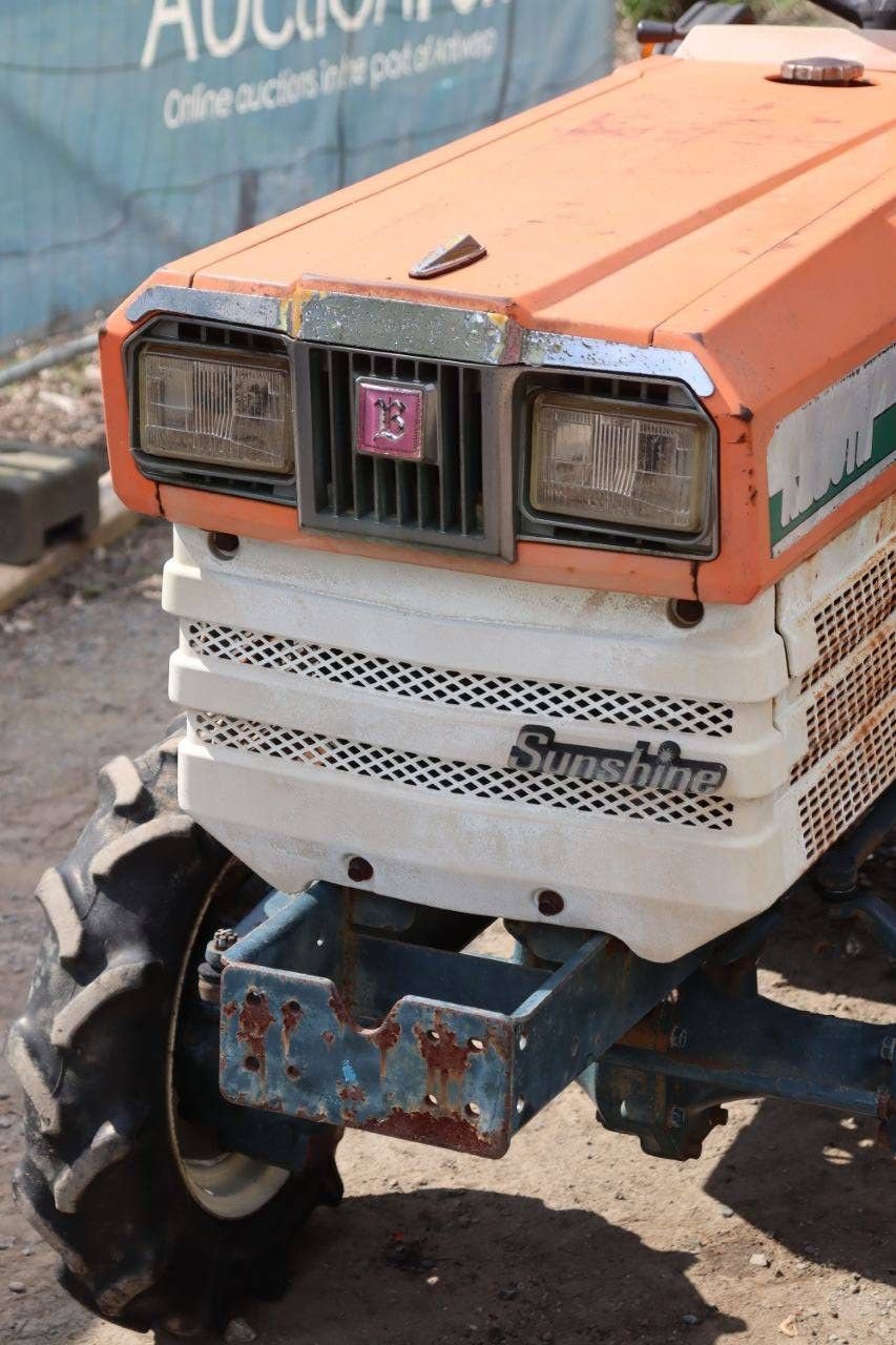 Traktor типа Kubota B1402DT, Gebrauchtmaschine в Antwerpen (Фотография 11)