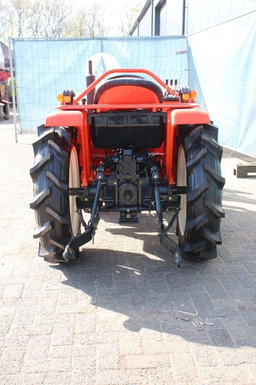 Traktor des Typs Kubota B1702, Neumaschine in Antwerpen (Bild 4)