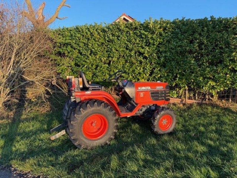 Traktor of the type Kubota B2410HST, Gebrauchtmaschine in Klaaswaal (Picture 4)