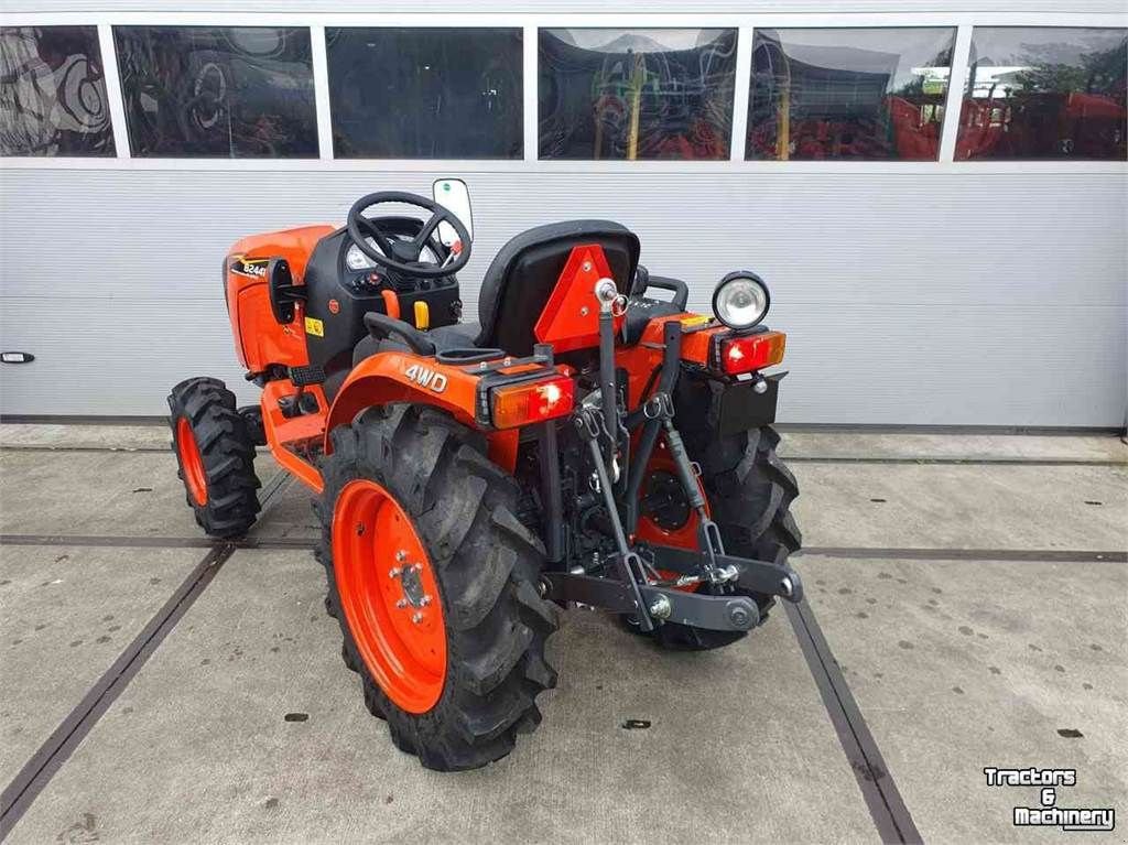 Traktor des Typs Kubota B2441 Compact traktor, Gebrauchtmaschine in Zevenaar (Bild 4)