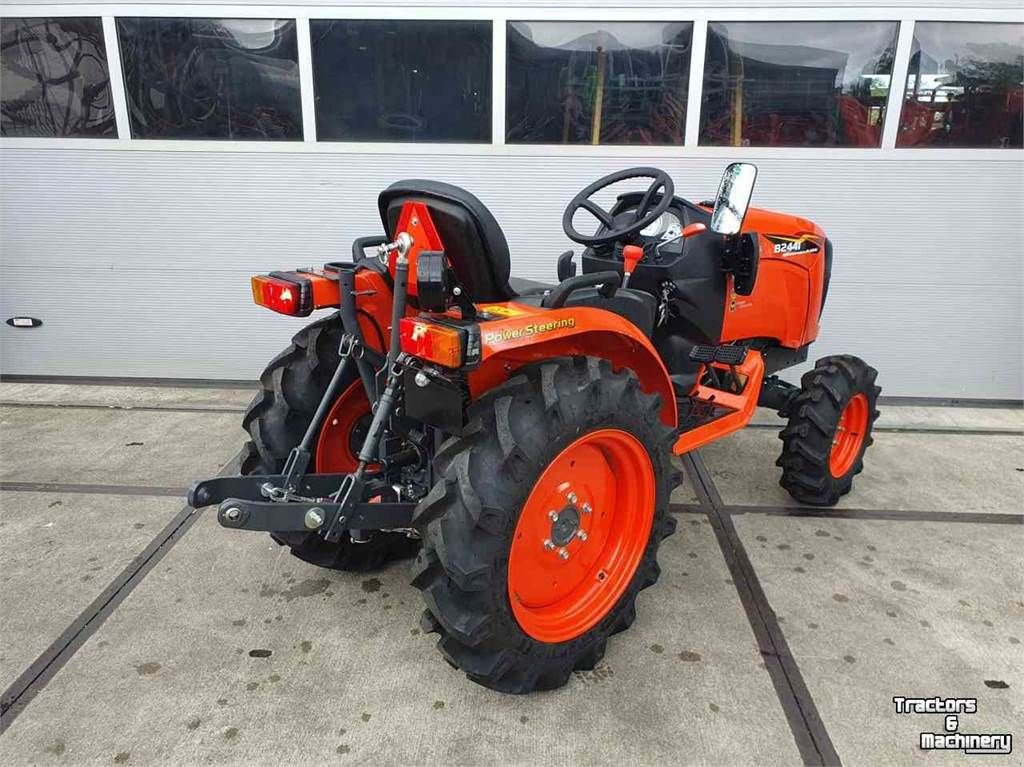 Traktor des Typs Kubota B2441 Compact traktor, Gebrauchtmaschine in Zevenaar (Bild 3)