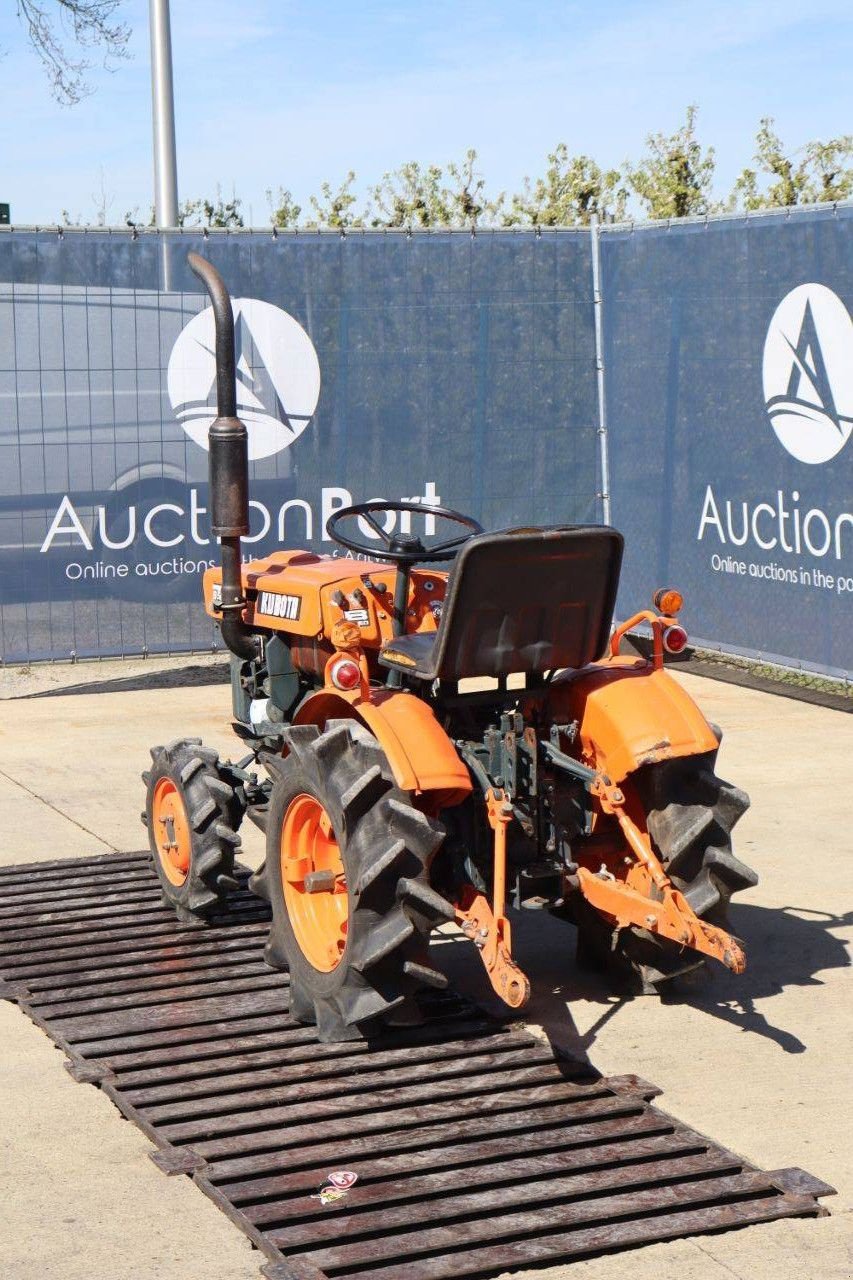 Traktor типа Kubota B5000, Gebrauchtmaschine в Antwerpen (Фотография 4)