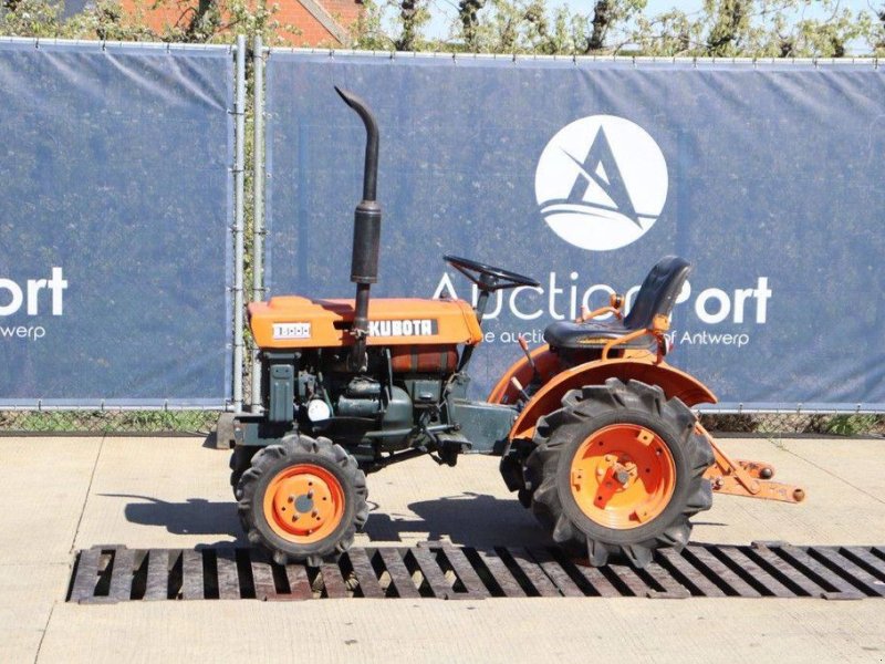 Traktor типа Kubota B5000, Gebrauchtmaschine в Antwerpen (Фотография 1)