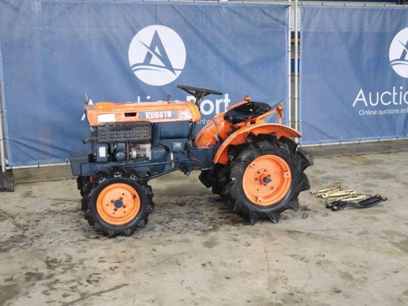 Traktor des Typs Kubota B7000, Gebrauchtmaschine in Antwerpen (Bild 1)