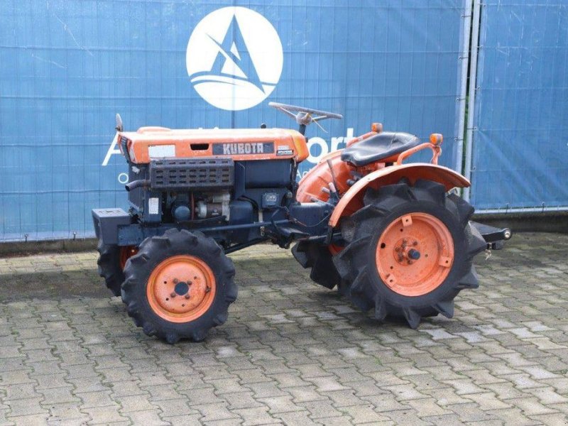 Traktor des Typs Kubota B7000, Gebrauchtmaschine in Antwerpen (Bild 1)