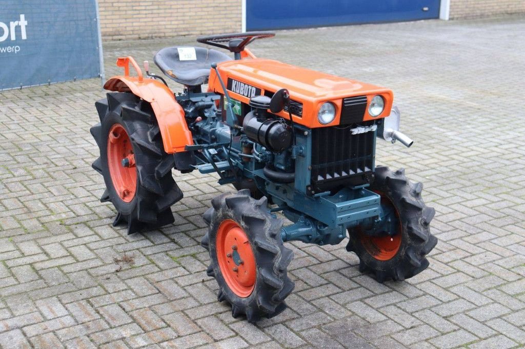 Traktor des Typs Kubota B7000, Gebrauchtmaschine in Antwerpen (Bild 8)