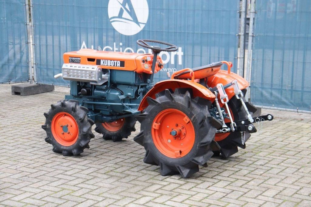 Traktor des Typs Kubota B7000, Gebrauchtmaschine in Antwerpen (Bild 3)