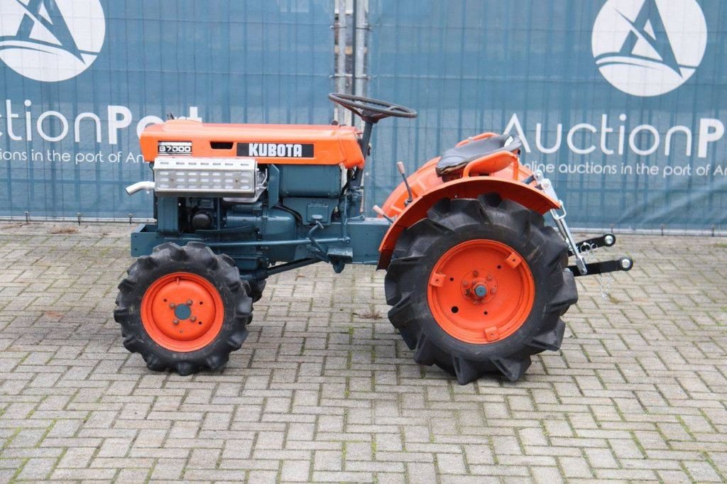 Traktor des Typs Kubota B7000, Gebrauchtmaschine in Antwerpen (Bild 2)