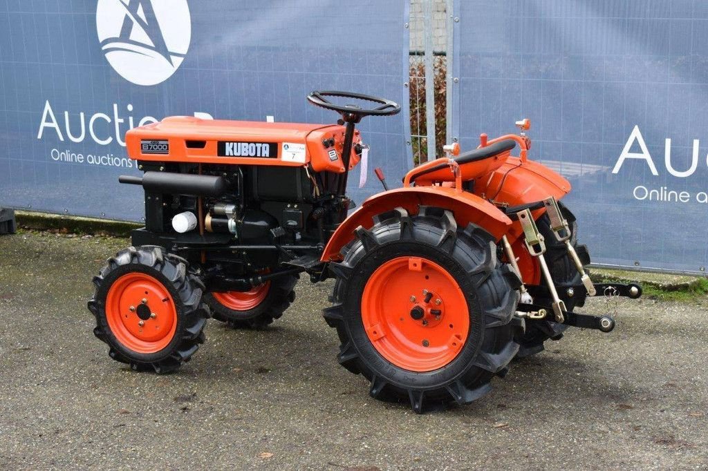 Traktor типа Kubota B7000, Gebrauchtmaschine в Antwerpen (Фотография 3)