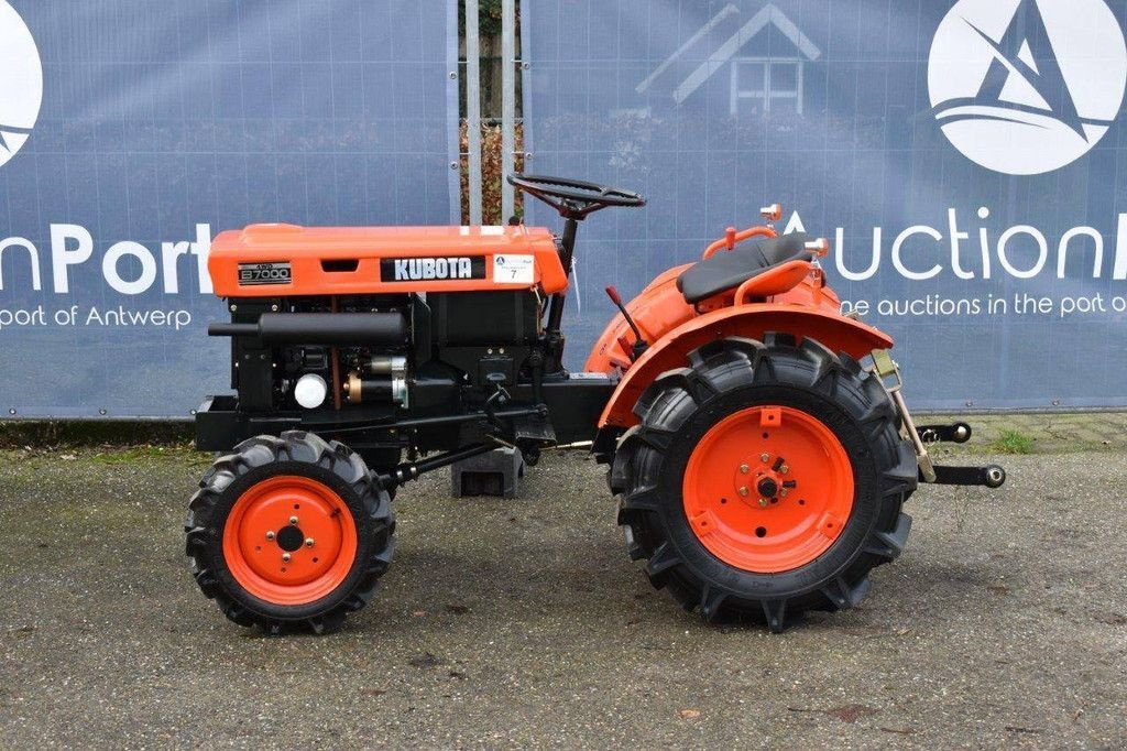 Traktor des Typs Kubota B7000, Gebrauchtmaschine in Antwerpen (Bild 2)