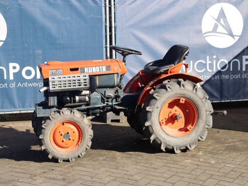 Traktor типа Kubota B7000, Gebrauchtmaschine в Antwerpen (Фотография 1)