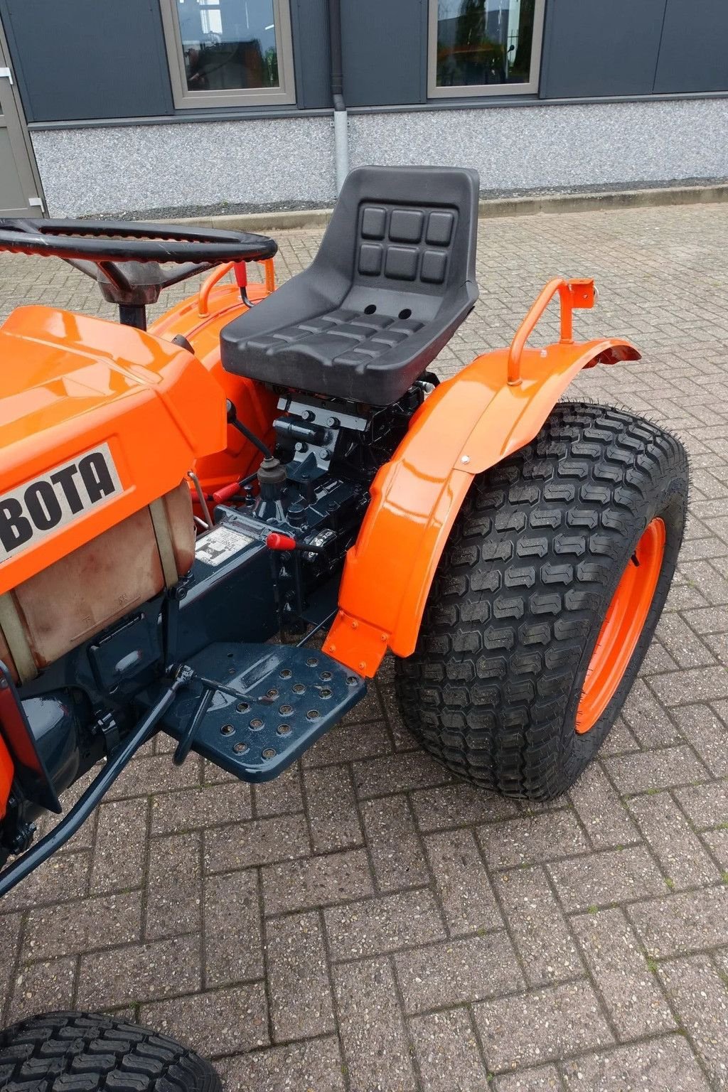 Traktor des Typs Kubota B7001 4wd / Brede Gazonbanden, Gebrauchtmaschine in Swifterband (Bild 9)
