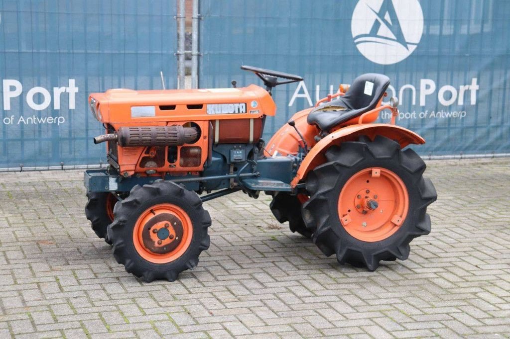 Traktor del tipo Kubota B7001, Gebrauchtmaschine In Antwerpen (Immagine 1)