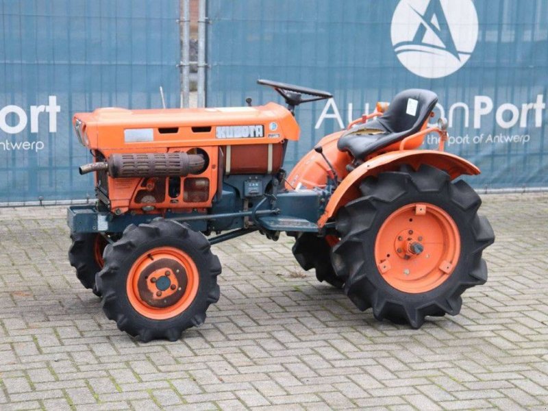 Traktor des Typs Kubota B7001, Gebrauchtmaschine in Antwerpen (Bild 1)