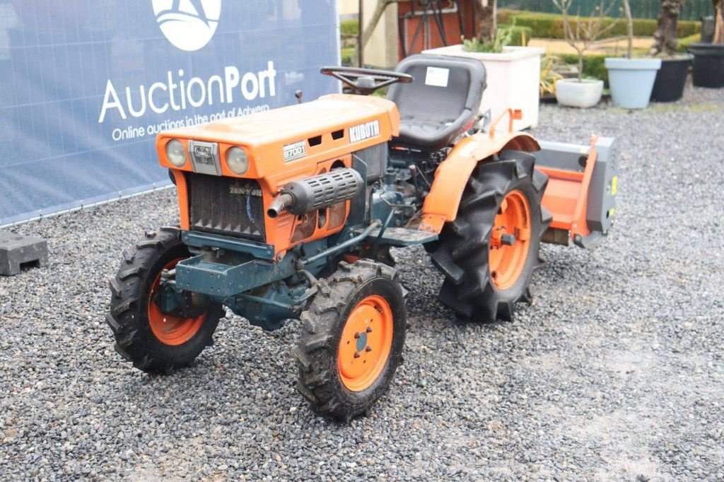 Traktor типа Kubota B7001, Gebrauchtmaschine в Antwerpen (Фотография 10)