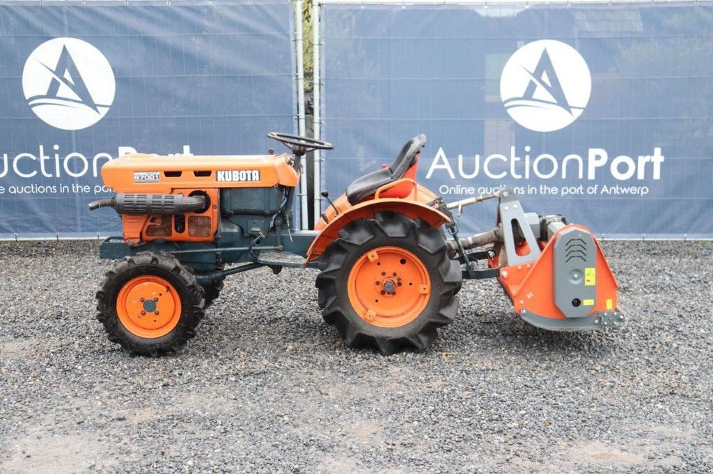 Traktor типа Kubota B7001, Gebrauchtmaschine в Antwerpen (Фотография 2)