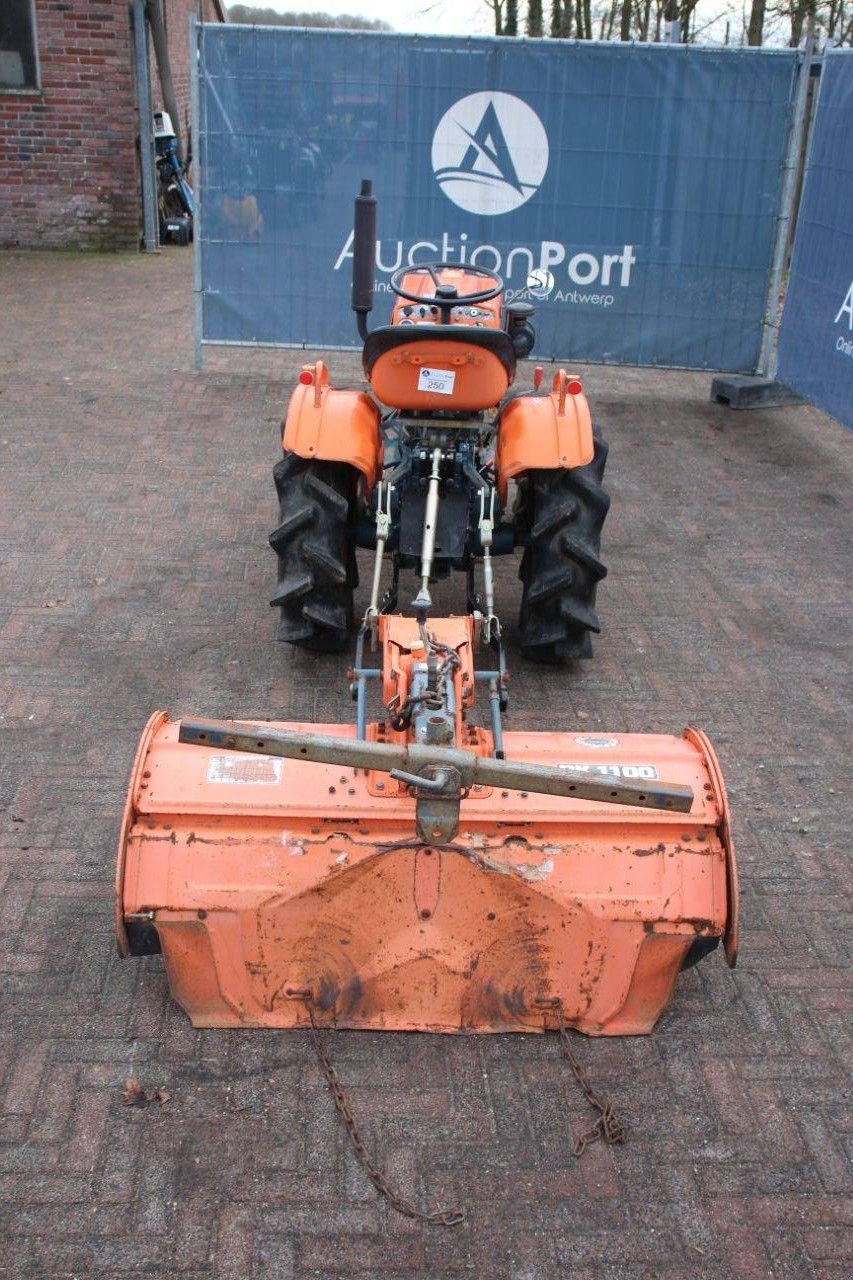 Traktor van het type Kubota B7001, Gebrauchtmaschine in Antwerpen (Foto 4)