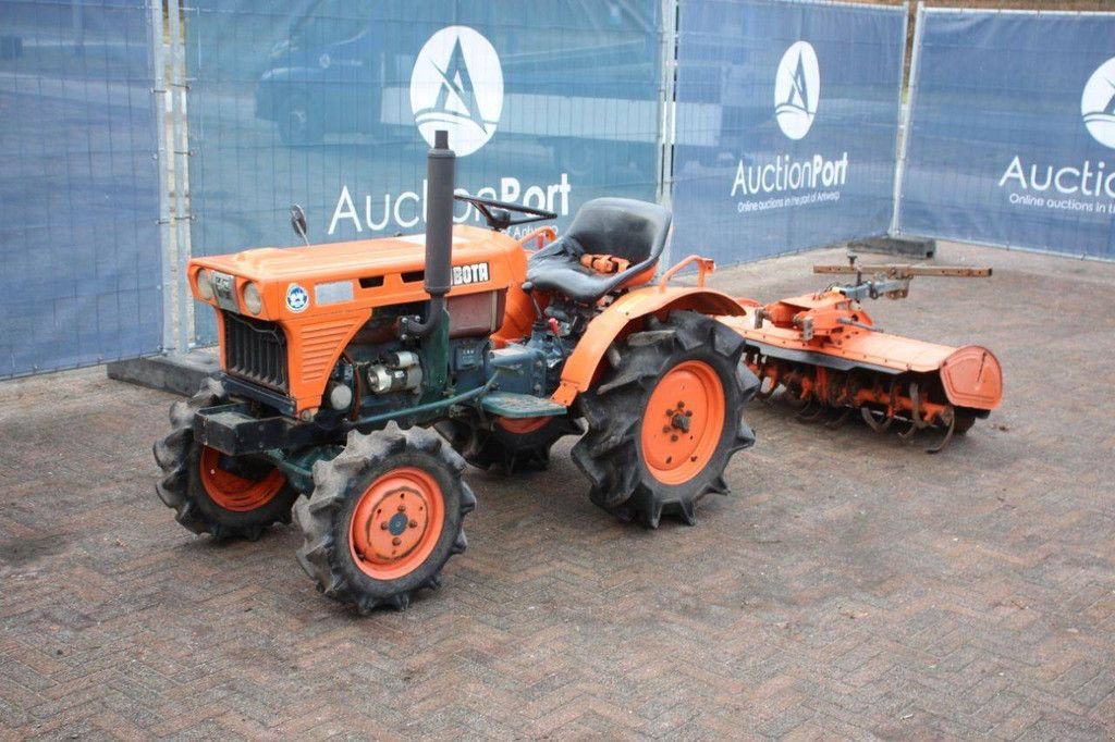 Traktor van het type Kubota B7001, Gebrauchtmaschine in Antwerpen (Foto 9)