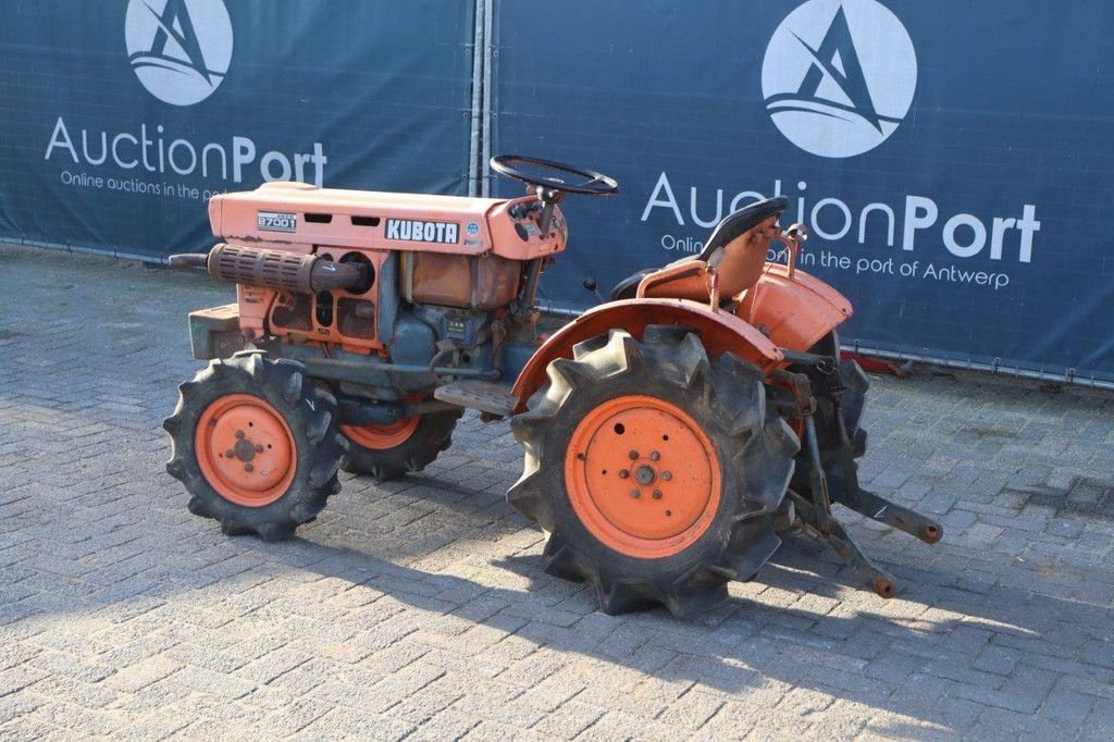 Traktor типа Kubota B7001, Gebrauchtmaschine в Antwerpen (Фотография 3)