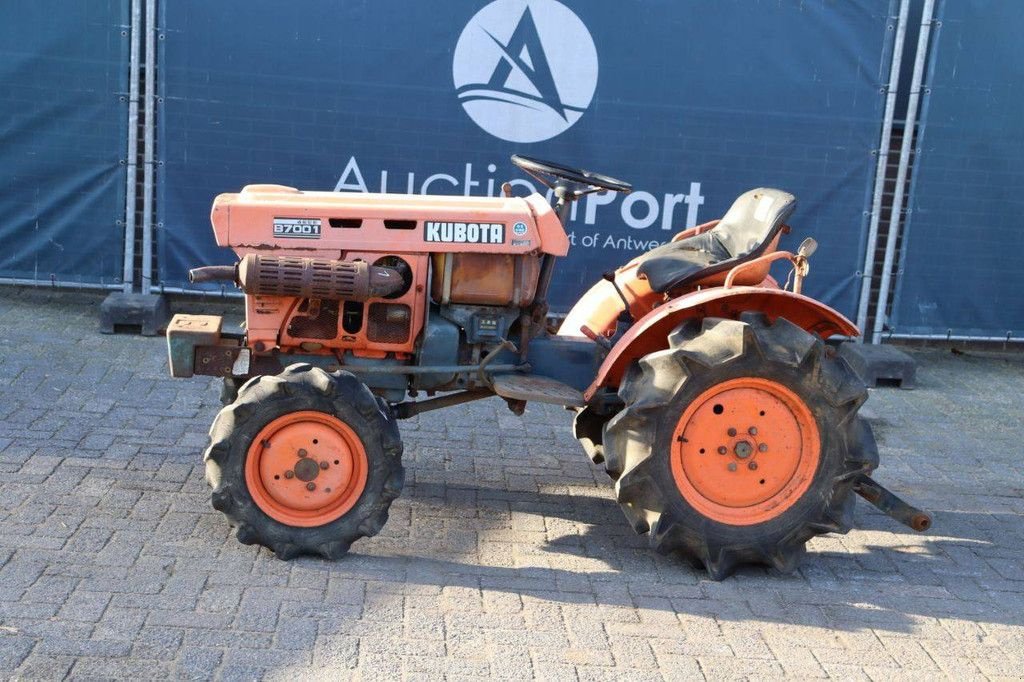 Traktor типа Kubota B7001, Gebrauchtmaschine в Antwerpen (Фотография 2)