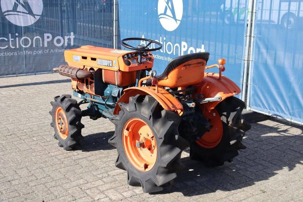 Traktor van het type Kubota B7001, Gebrauchtmaschine in Antwerpen (Foto 4)