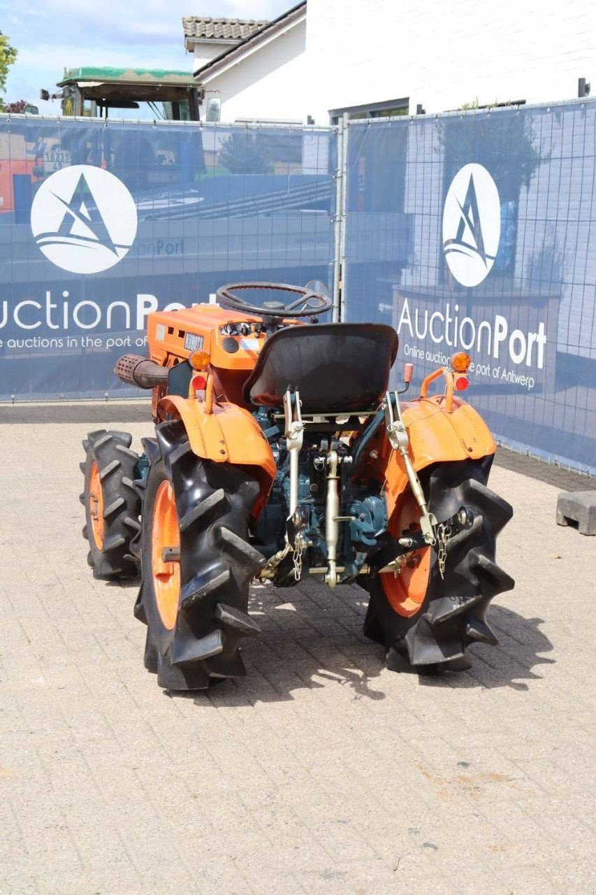 Traktor του τύπου Kubota B7001, Gebrauchtmaschine σε Antwerpen (Φωτογραφία 4)
