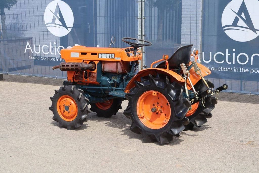 Traktor του τύπου Kubota B7001, Gebrauchtmaschine σε Antwerpen (Φωτογραφία 3)