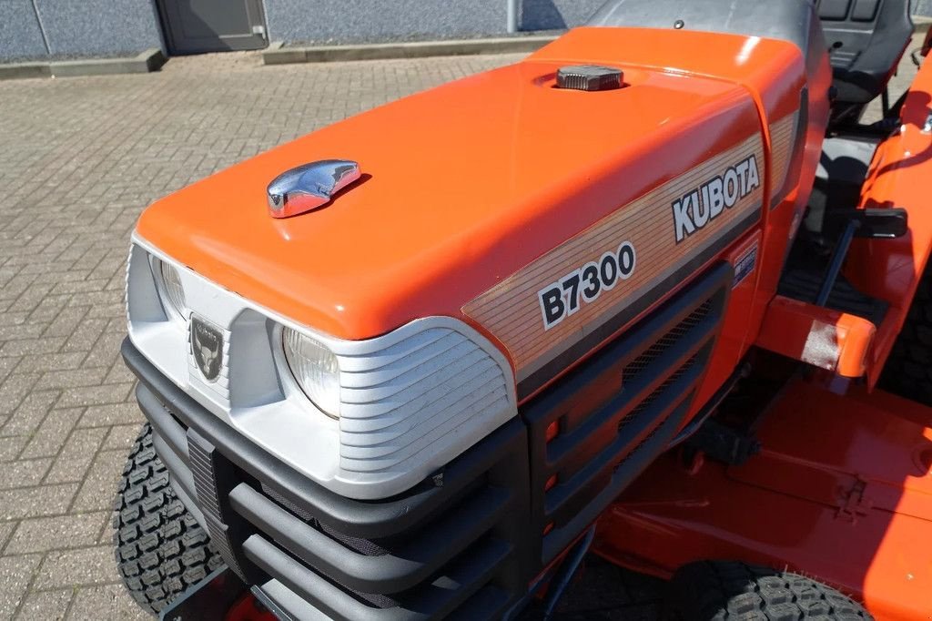 Traktor tip Kubota B7300 4wd HST / 01017 Draaiuren / Middenondermaaidek, Gebrauchtmaschine in Swifterband (Poză 4)