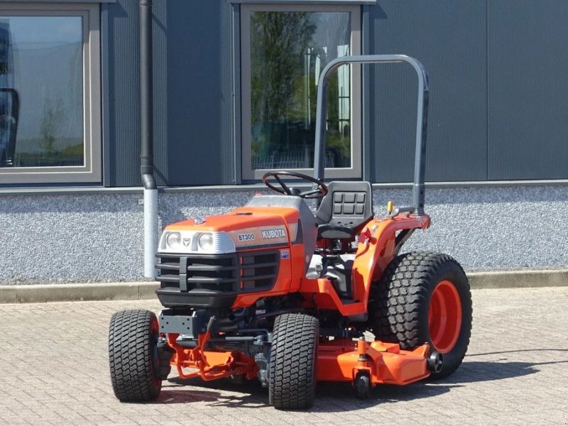 Traktor типа Kubota B7300 4wd HST / 01017 Draaiuren / Middenondermaaidek, Gebrauchtmaschine в Swifterband (Фотография 1)