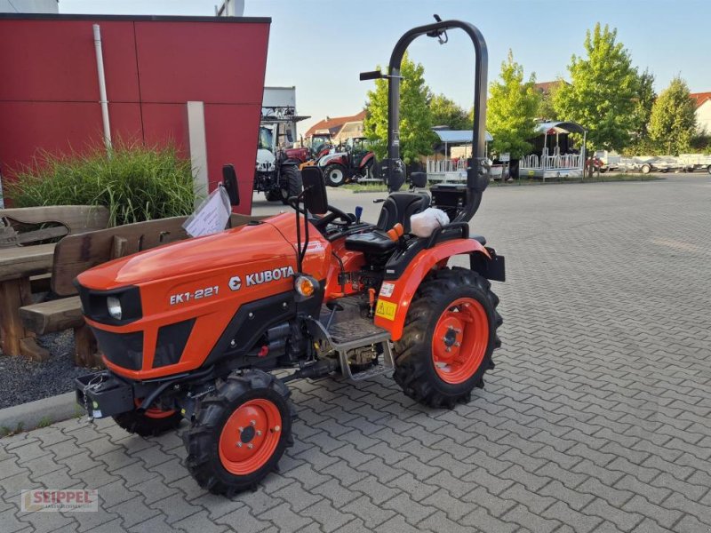 Traktor des Typs Kubota EK1-221 DT-EC, Neumaschine in Groß-Umstadt (Bild 1)