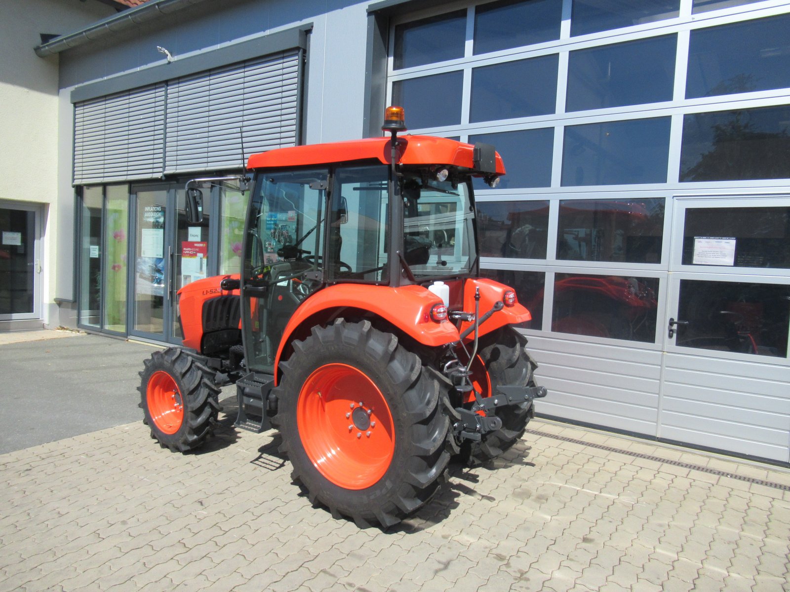 Traktor des Typs Kubota L 1522 DCN, Neumaschine in Waischenfeld (Bild 4)
