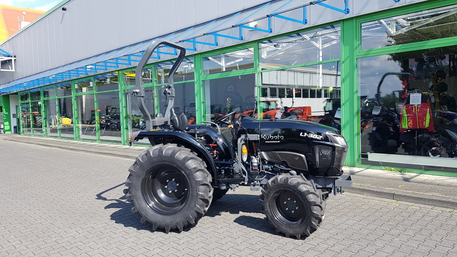 Traktor des Typs Kubota L1-382 Hydrostat-Sonderfarbe, Neumaschine in Olpe (Bild 8)
