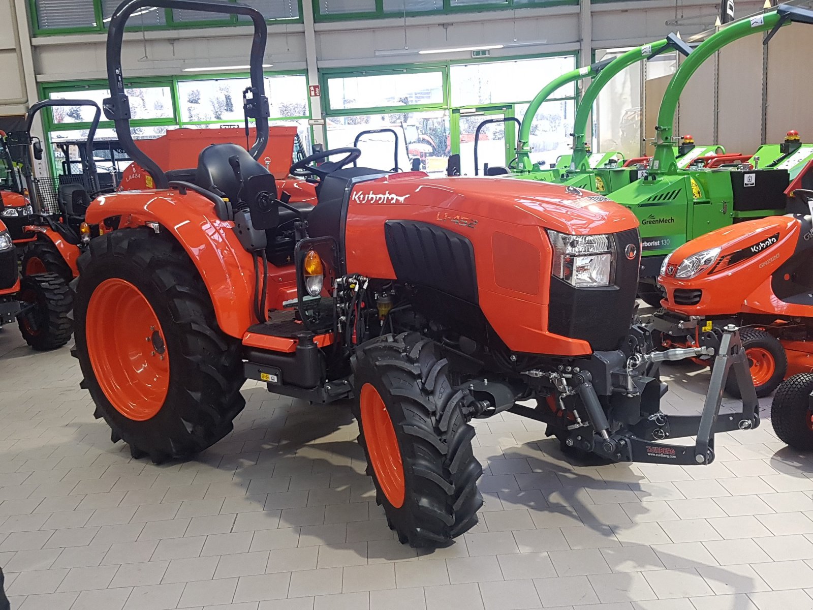 Traktor des Typs Kubota L1-452 Ausstellungsmaschine, Neumaschine in Olpe (Bild 9)